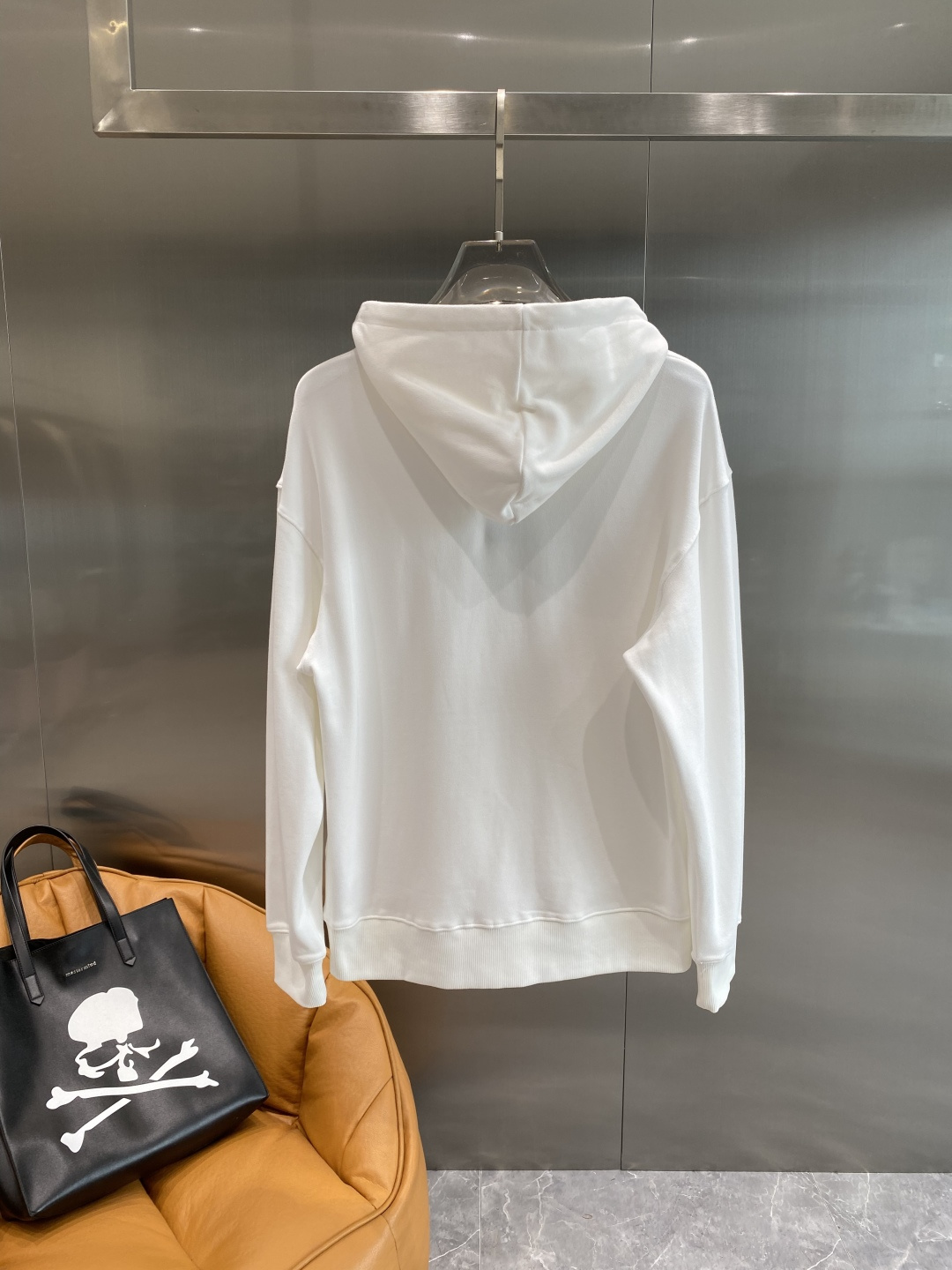 《𝙉𝙚𝙬🤍🖤西太后》2025秋季最新款，专柜同步有售，原单狠货，爆款时尚休闲连帽卫衣，进口原版面料，独特