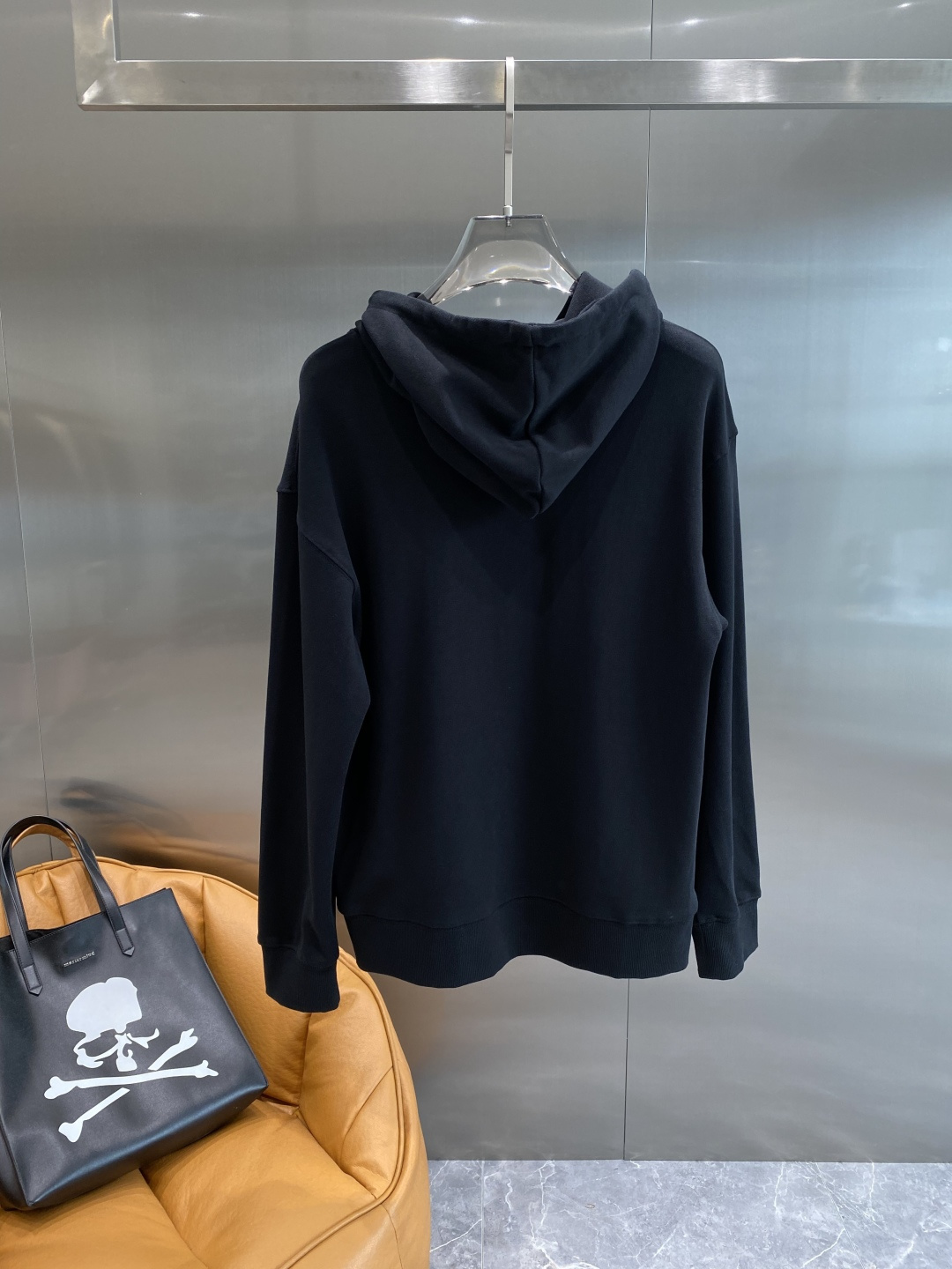 《𝙉𝙚𝙬🤍🖤西太后》2025秋季最新款，专柜同步有售，原单狠货，爆款时尚休闲连帽卫衣，进口原版面料，独特