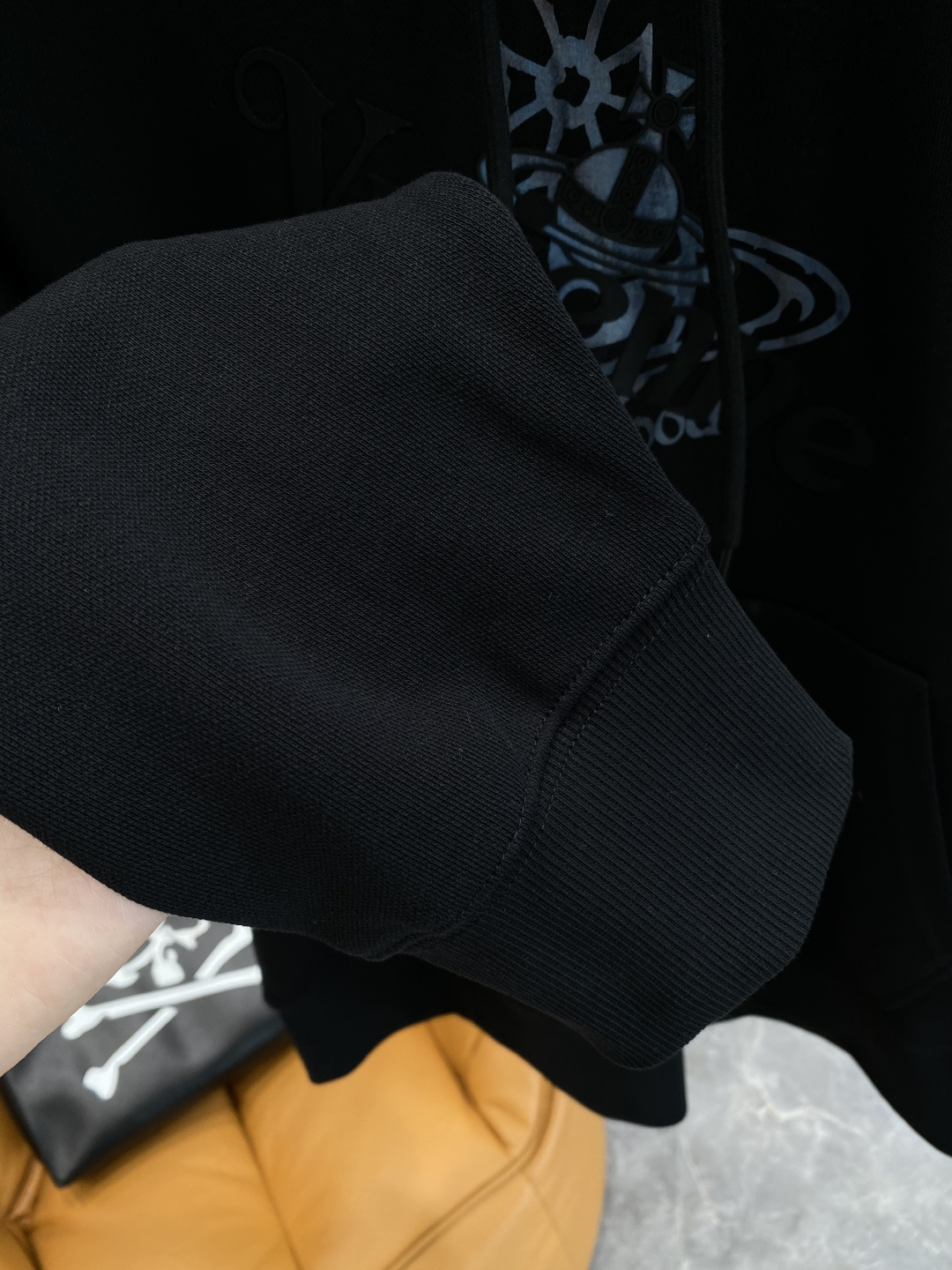 《𝙉𝙚𝙬🤍🖤西太后》2025秋季最新款，专柜同步有售，原单狠货，爆款时尚休闲连帽卫衣，进口原版面料，独特