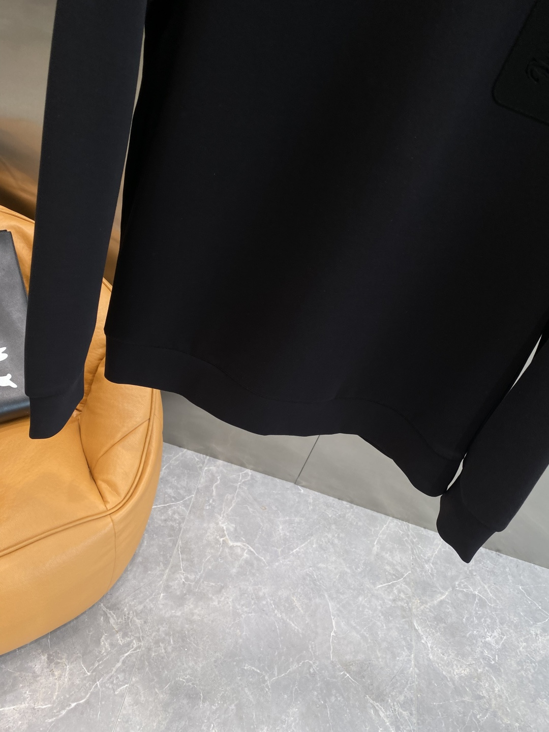 《𝙉𝙚𝙬🤍🖤巴家》25秋冬新品空气层 圆领卫衣，正面品牌标识设计，创意重释品牌标志性设计，采用400克重