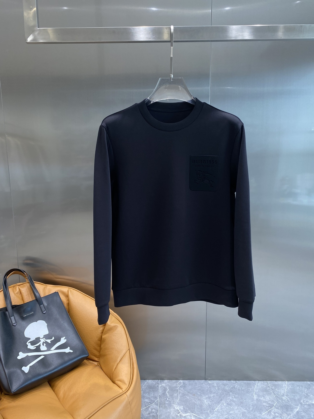 《𝙉𝙚𝙬🤍🖤巴家》25秋冬新品空气层 圆领卫衣，正面品牌标识设计，创意重释品牌标志性设计，采用400克重