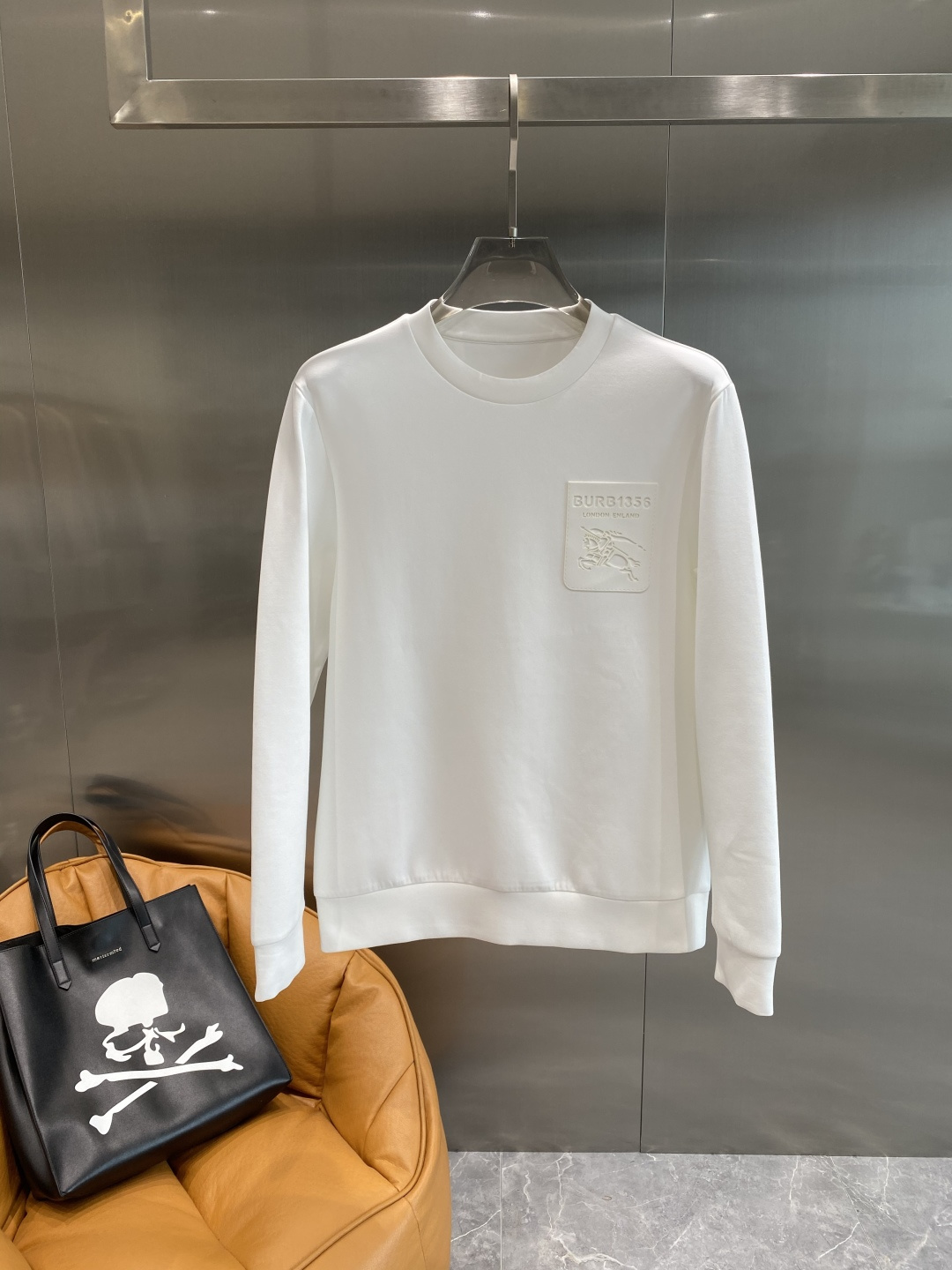 《𝙉𝙚𝙬🤍🖤巴家》25秋冬新品空气层 圆领卫衣，正面品牌标识设计，创意重释品牌标志性设计，采用400克重