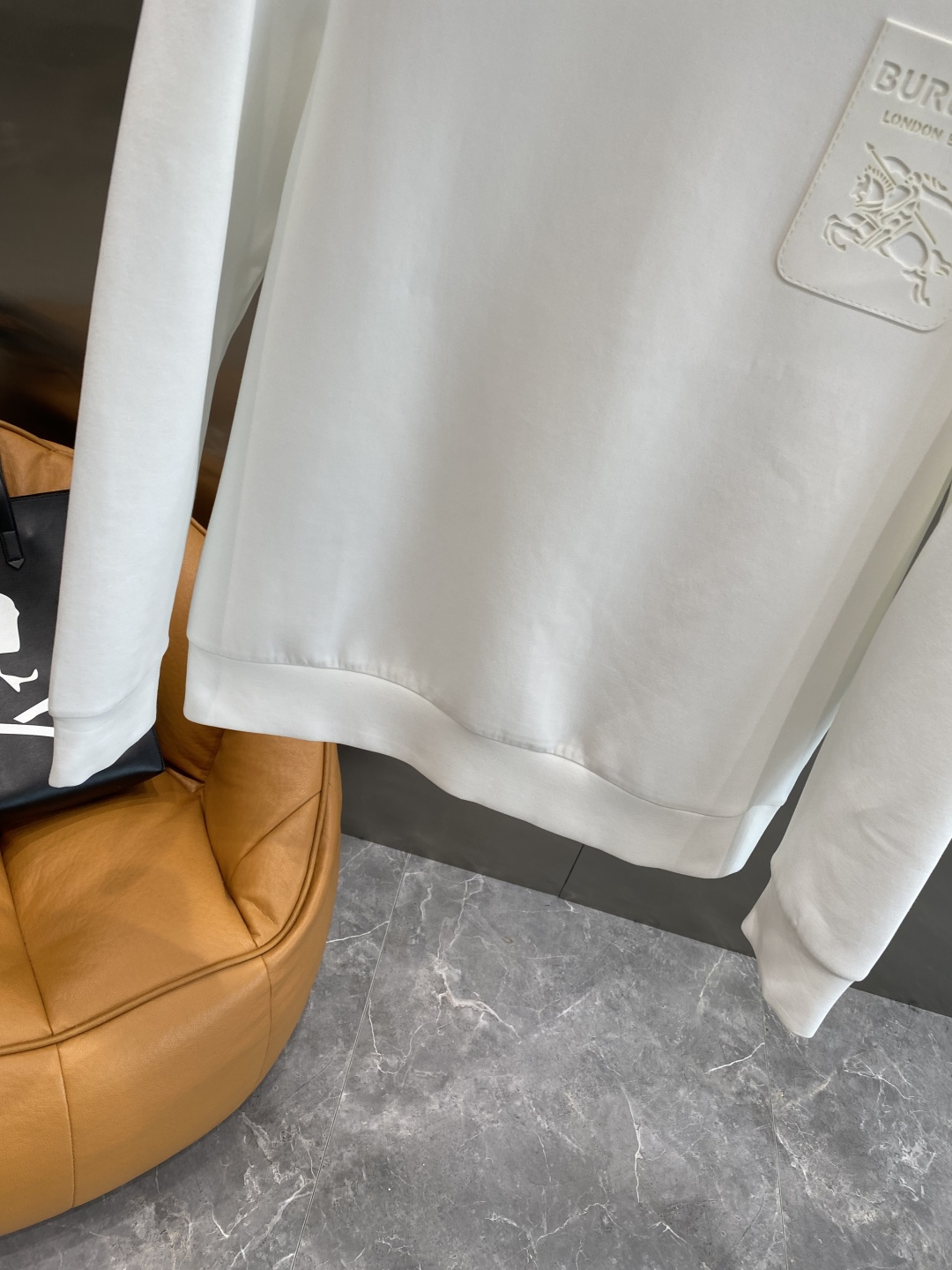 《𝙉𝙚𝙬🤍🖤巴家》25秋冬新品空气层 圆领卫衣，正面品牌标识设计，创意重释品牌标志性设计，采用400克重