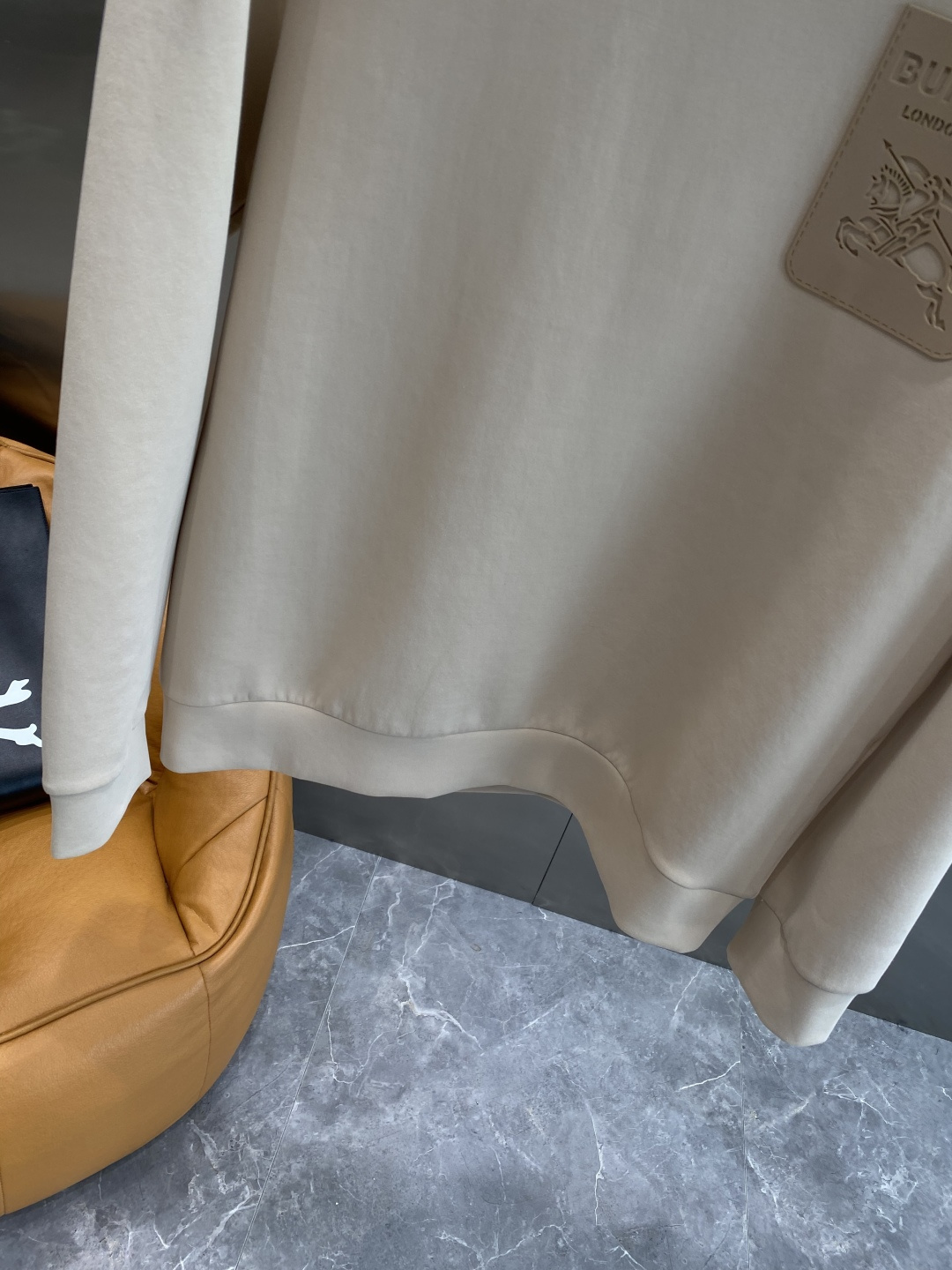 《𝙉𝙚𝙬🤍🖤巴家》25秋冬新品空气层 圆领卫衣，正面品牌标识设计，创意重释品牌标志性设计，采用400克重