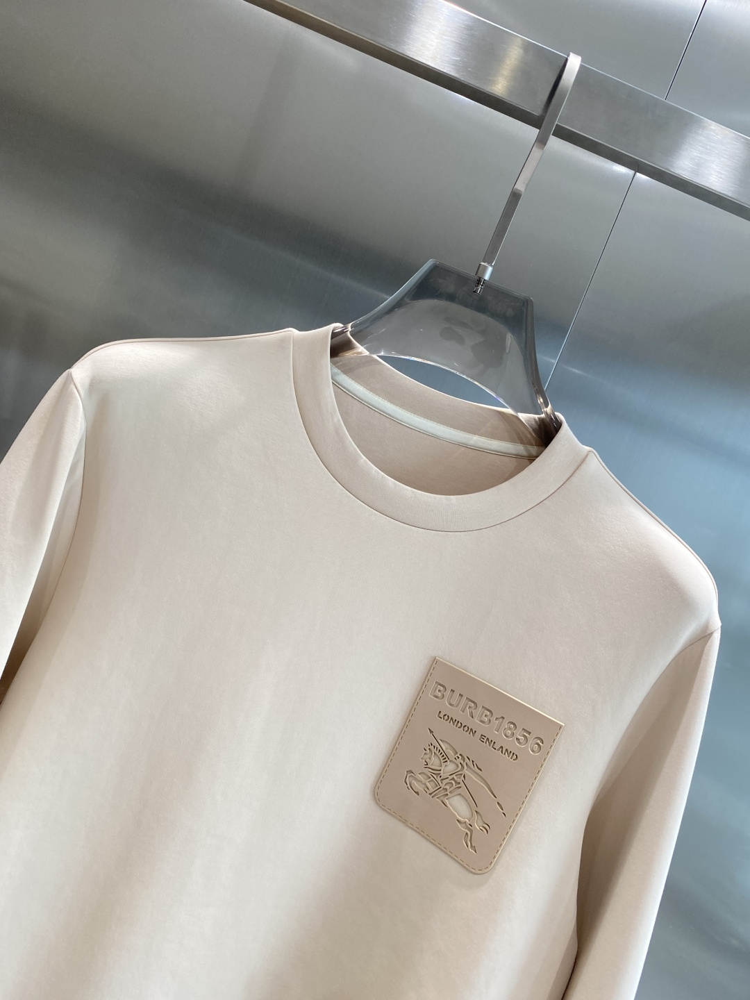 《𝙉𝙚𝙬🤍🖤巴家》25秋冬新品空气层 圆领卫衣，正面品牌标识设计，创意重释品牌标志性设计，采用400克重