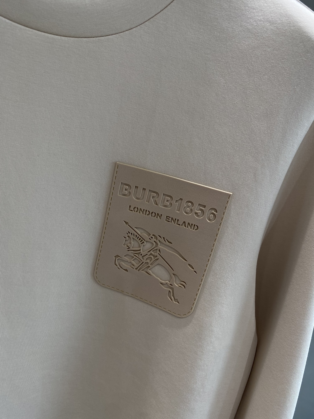 《𝙉𝙚𝙬🤍🖤巴家》25秋冬新品空气层 圆领卫衣，正面品牌标识设计，创意重释品牌标志性设计，采用400克重