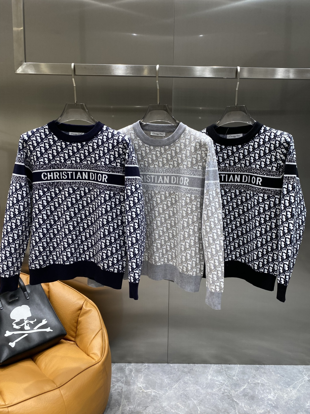 NO:564369,'Dijia' 25ss Autumn and Winter The latest and top-quality cardigans, wool sweaters, cardigan sweaters, exquisite color matching and new trendy pullovers, the top quality counters are selling, top-notch production technology imported fabrics, counter models unique design, imported high-end custom-made imported silk threads with first-class feel!  On sale on the official website. Size: M-3XL next day, dior, sweaters, alexander wang19860909《迪家》 25ss秋冬 最新最顶级开衫羊毛针织衫开衫毛衣,精致配色融合新款潮套头衫,最顶级的品质专柜在售,顶级制作工艺进口面料,专柜款独特设计,采用进口高端订制进口丝线手感一流！官网在售. 码数:M-3XL隔天,,dior,sweaters,alexander wang,Men's clothing