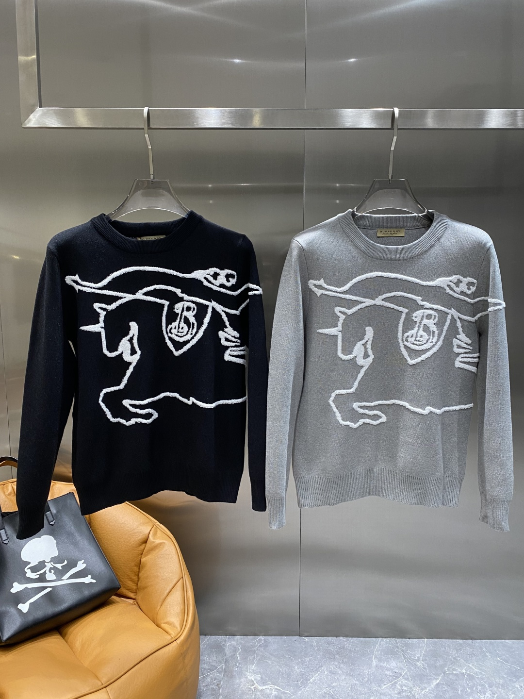 NO:564354,'Bajia' 25ss Autumn and Winter The latest and top-quality cardigans, wool sweaters, cardigan sweaters, exquisite color combinations and new trendy pullovers, the top quality counters are on sale, top-notch production technology imported fabrics, counter models with unique designs, using imported high-end custom-made imported silk threads with a first-class feel!  On sale on the official website. Size: M-3XL next day, burberry, sweaters, alexander wang19860909《巴家》 25ss秋冬 最新最顶级开衫羊毛针织衫开衫毛衣,精致配色融合新款潮套头衫,最顶级的品质专柜在售,顶级制作工艺进口面料,专柜款独特设计,采用进口高端订制进口丝线手感一流！官网在售. 码数:M-3XL隔天,,burberry,sweaters,alexander wang,Men's clothing