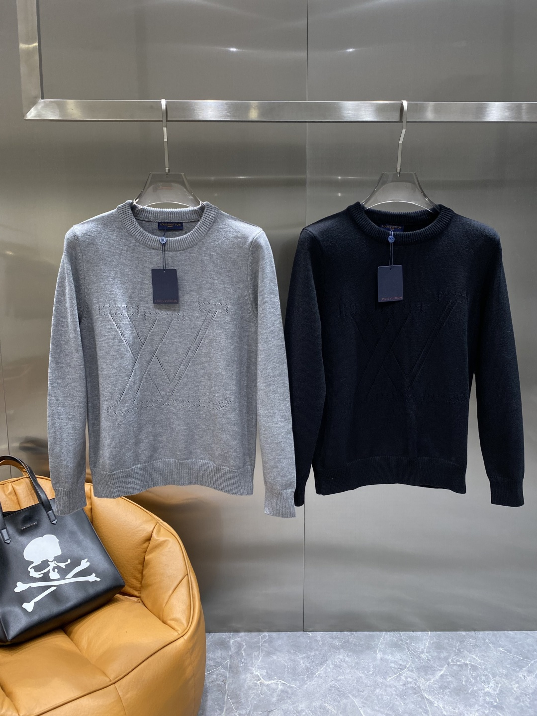 NO:564362,'Donkey Family' 25ss Autumn and Winter The latest and top-quality cardigans, wool sweaters, cardigan sweaters, exquisite color combinations and new trendy pullovers, the top quality counters are on sale, top-notch production technology imported fabrics, counter models with unique designs, imported high-end custom-made imported silk threads with first-class feel!  On sale on the official website. Size: M-3XL next day, louis vuitton, louis vuitton, sweaters, alexander wang19860909《驴家》 25ss秋冬 最新最顶级开衫羊毛针织衫开衫毛衣,精致配色融合新款潮套头衫,最顶级的品质专柜在售,顶级制作工艺进口面料,专柜款独特设计,采用进口高端订制进口丝线手感一流！官网在售. 码数:M-3XL隔天,,louis vuitton,louis vuitton,sweaters,alexander wang,Men's clothing