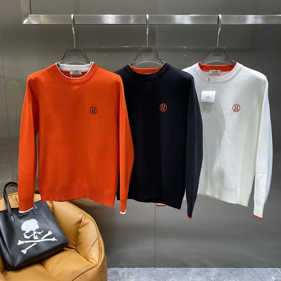 NO:564339,'Horse Lover' ss autumn and winter new fashion casual bottoming single wear round neck business casual basic high-end worsted sweater, comfortable and warm!  Anti-pilling, non-irritating to the skin, can be worn close to the skin, and designed with luxurious classic elements!  There is no overly complicated craftsmanship. What I play is the fusion of design and materials. Simple European style. A must-have for autumn and winter. Counter sizes M-3XL next day, hermes, sweaters, alexander wang19860909《爱马家》 ss秋冬新品时尚休闲打底单穿圆领商务休闲基础高档精纺毛衣 舒适保暖！抗起球不刺激皮肤,可贴身穿,奢华经典元素设计！没有过多复杂的工艺 玩的就是设计与材质的融合 简约的欧风 秋冬季必备 专柜尺码M-3XL隔天,,hermes,sweaters,alexander wang,Men's clothing