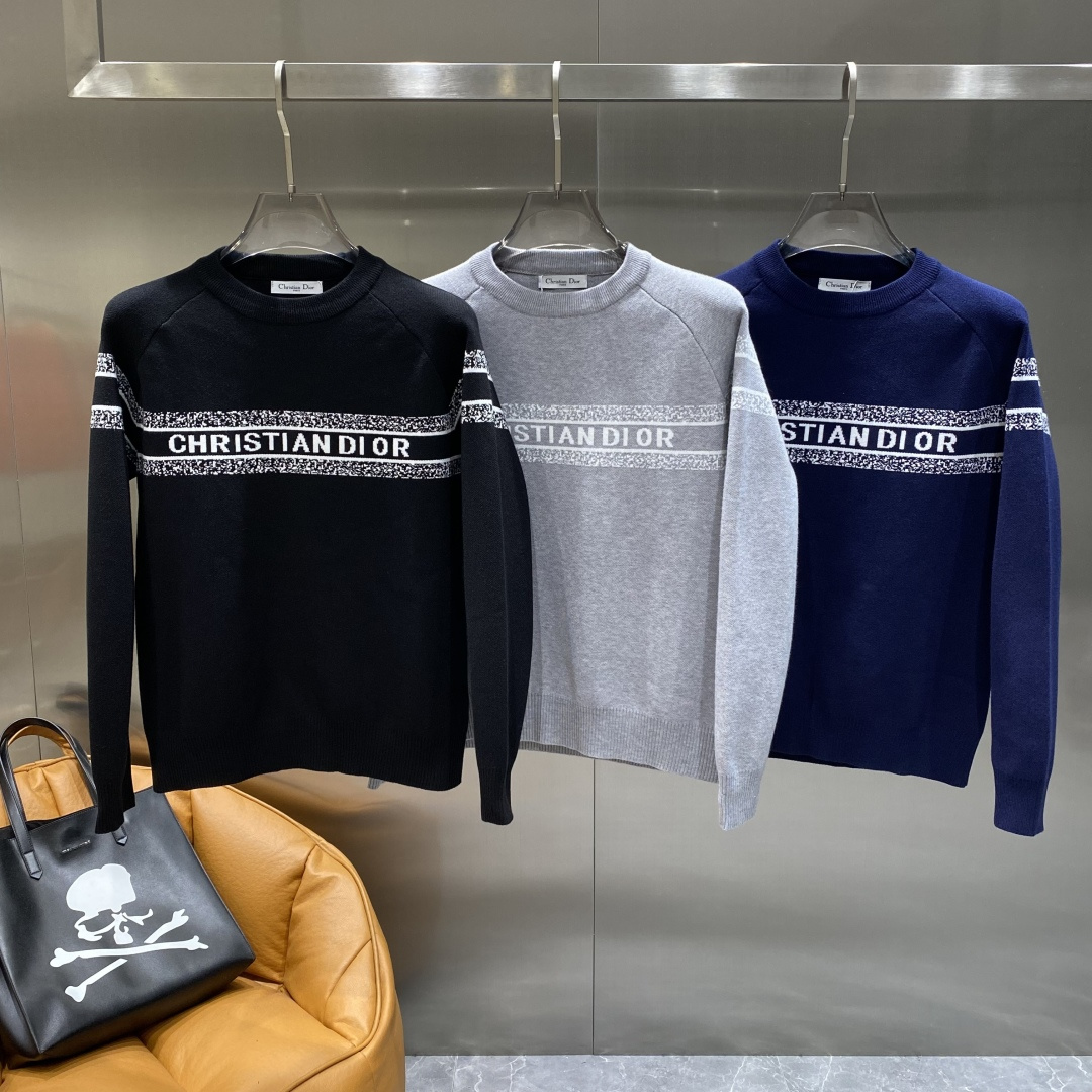 NO:564331,'Dijia' ss autumn and winter new fashion casual bottoming single wear round neck business casual basic high-end worsted sweater, comfortable and warm!  Anti-pilling, non-irritating to the skin, can be worn close to the skin, and designed with luxurious classic elements!  There is not too much complicated craftsmanship. What I play is the fusion of design and materials. Simple European style. A must-have for autumn and winter. Counter sizes M-3XL next day, dior, sweaters, alexander wang19860909《迪家》 ss秋冬新品时尚休闲打底单穿圆领商务休闲基础高档精纺毛衣 舒适保暖！抗起球不刺激皮肤,可贴身穿,奢华经典元素设计！没有过多复杂的工艺 玩的就是设计与材质的融合 简约的欧风 秋冬季必备 专柜尺码M-3XL隔天,,dior,sweaters,alexander wang,Men's clothing