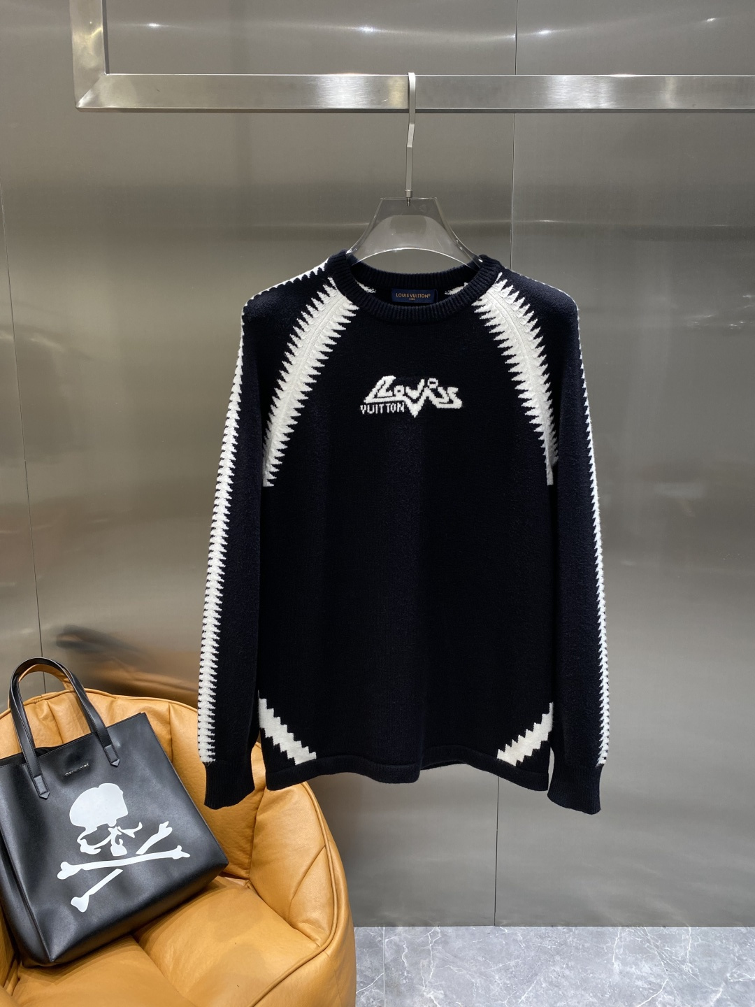 NO:564314,'Donkey Family' ss autumn and winter new fashion casual bottoming single wear round neck business casual basic high-end worsted sweater, comfortable and warm!  Anti-pilling, non-irritating to the skin, can be worn close to the skin, and designed with luxurious classic elements!  There is no overly complicated craftsmanship. What I play is the fusion of design and materials. Simple European style. A must-have for autumn and winter. Counter sizes M-3XL next day, louis vuitton, louis vuitton, sweaters, alexander wang19860909《驴家》 ss秋冬新品时尚休闲打底单穿圆领商务休闲基础高档精纺毛衣 舒适保暖！抗起球不刺激皮肤,可贴身穿,奢华经典元素设计！没有过多复杂的工艺 玩的就是设计与材质的融合 简约的欧风 秋冬季必备 专柜尺码M-3XL隔天,,louis vuitton,louis vuitton,sweaters,alexander wang,Men's clothing