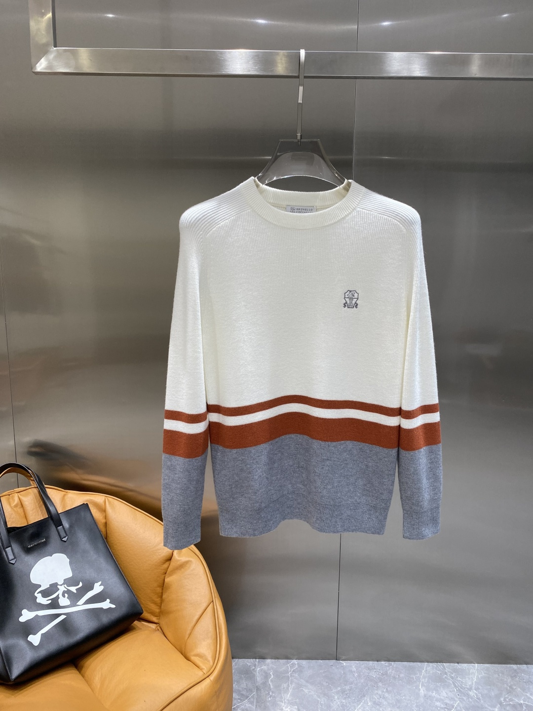 NO:564322,'Blujia' ss autumn and winter new fashion casual bottoming single wear round neck business casual basic high-end worsted sweater, comfortable and warm!  Anti-pilling, non-irritating to the skin, can be worn close to the skin, and designed with luxurious classic elements!  There is not too much complicated craftsmanship. What I play is the fusion of design and materials. Simple European style. A must-have for autumn and winter. Counter sizes M-3XL next day,,sweaters,alexander wang19860909《布鲁家》 ss秋冬新品时尚休闲打底单穿圆领商务休闲基础高档精纺毛衣 舒适保暖！抗起球不刺激皮肤,可贴身穿,奢华经典元素设计！没有过多复杂的工艺 玩的就是设计与材质的融合 简约的欧风 秋冬季必备 专柜尺码M-3XL隔天,,sweaters,alexander wang,Men's clothing