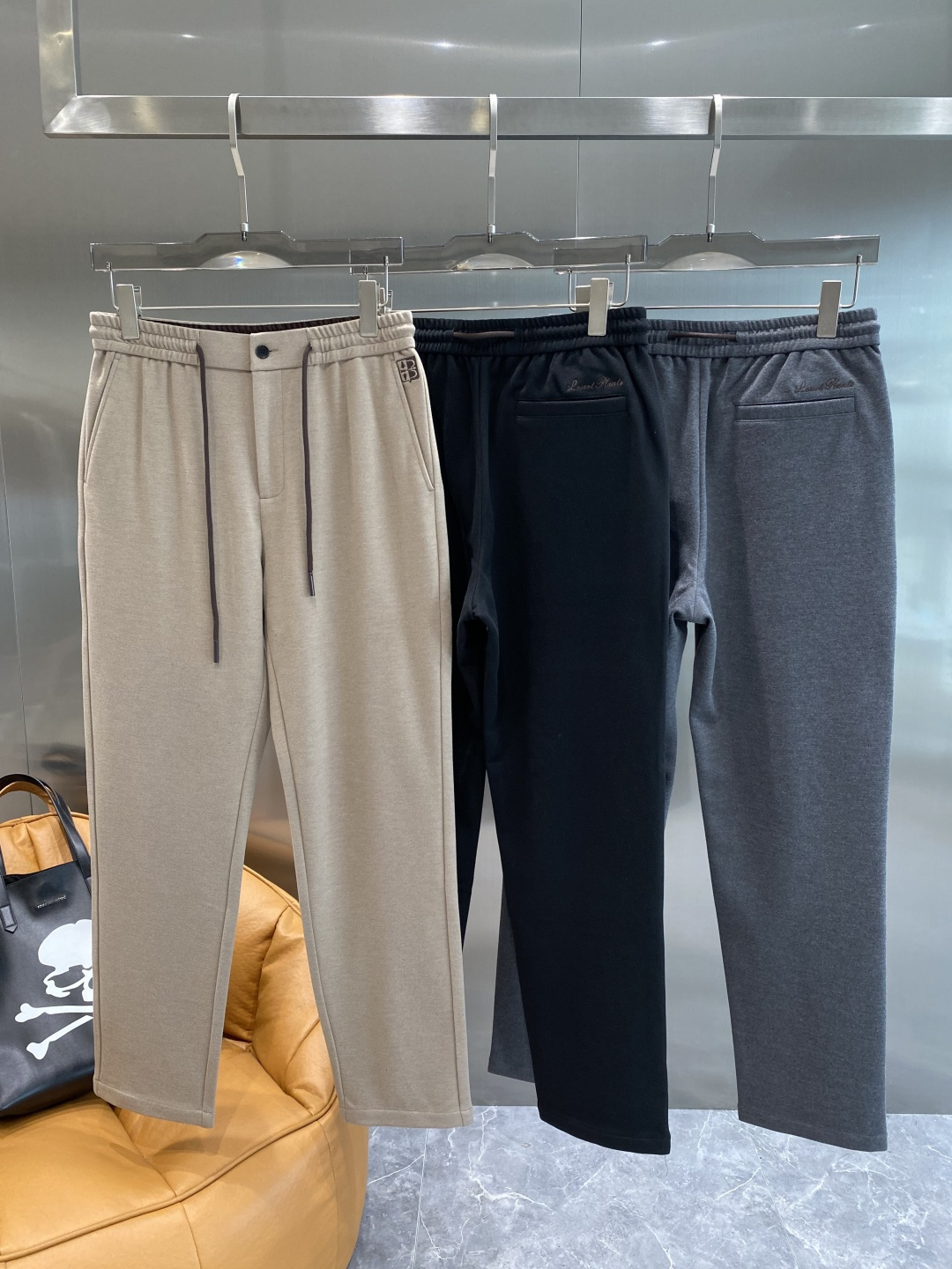 NO:564293,'LP Home' popular casual pants, high elasticity, slimming, simple and versatile, popular style, fine workmanship, you can see the care in every stitch, favorite of many celebrities and Internet celebrities, elongating body proportions!  Comfortable fabric details body size M-3XL next day, loro piana, alexander wang19860909《LP家》 爆款休闲裤 高弹显瘦必爆简约百搭爆款,做工精细,每一针都看得到用心,超多明星网红最爱 拉长身材比例哦！舒适面料 细节体码数M-3XL隔天,,loro piana,alexander wang,Men's clothing