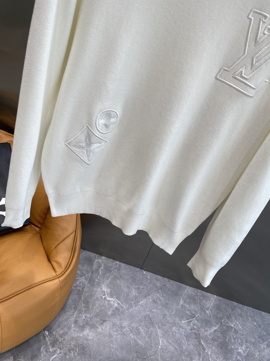 《𝙉𝙚𝙬🤍🖤驴家》2025ss秋冬新品时尚休闲打底单穿圆领商务休闲基础高档精纺毛衣 舒适保暖！抗起球不刺