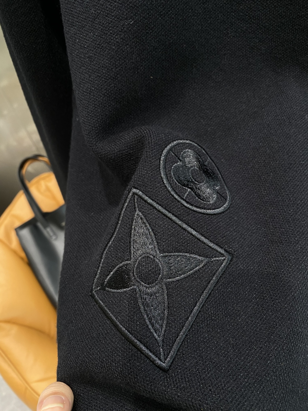 《𝙉𝙚𝙬🤍🖤驴家》2025ss秋冬新品时尚休闲打底单穿圆领商务休闲基础高档精纺毛衣 舒适保暖！抗起球不刺