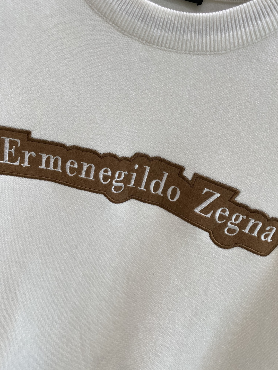 《𝙉𝙚𝙬🤍🖤杰尼亚家》2025ss秋冬新品时尚休闲打底单穿圆领商务休闲基础高档精纺毛衣 舒适保暖！抗起球