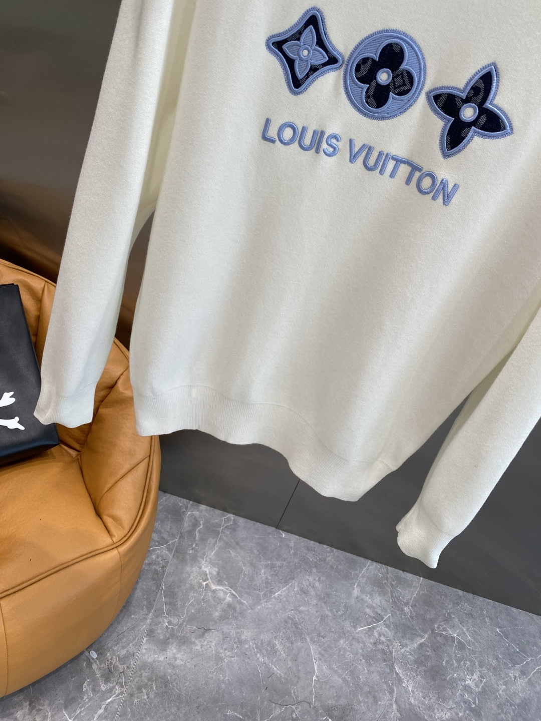 《𝙉𝙚𝙬🤍🖤驴家》2025ss秋冬季大爆款官网同款毛衣，秋冬最新款！高品质进口绵羊毛混纺面料，高密度针织