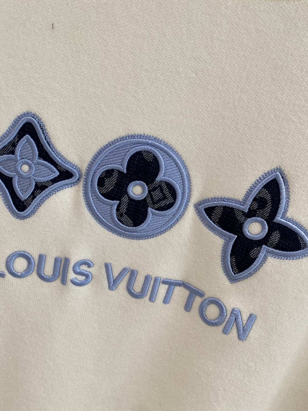 《𝙉𝙚𝙬🤍🖤驴家》2025ss秋冬季大爆款官网同款毛衣，秋冬最新款！高品质进口绵羊毛混纺面料，高密度针织