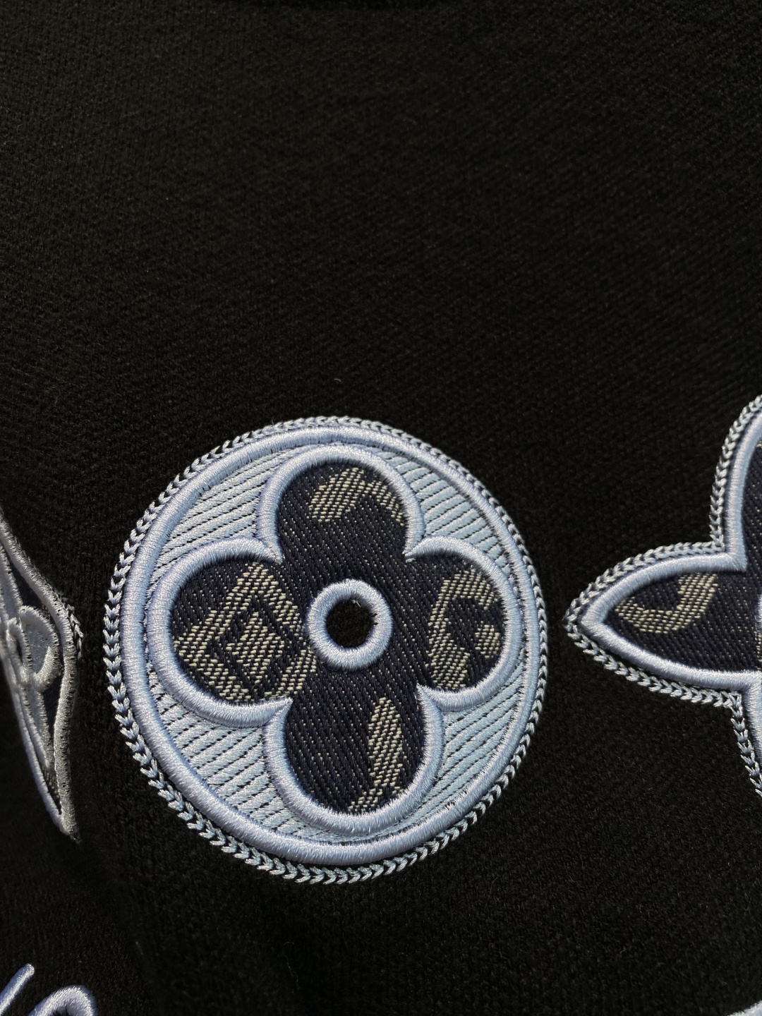 《𝙉𝙚𝙬🤍🖤驴家》2025ss秋冬季大爆款官网同款毛衣，秋冬最新款！高品质进口绵羊毛混纺面料，高密度针织