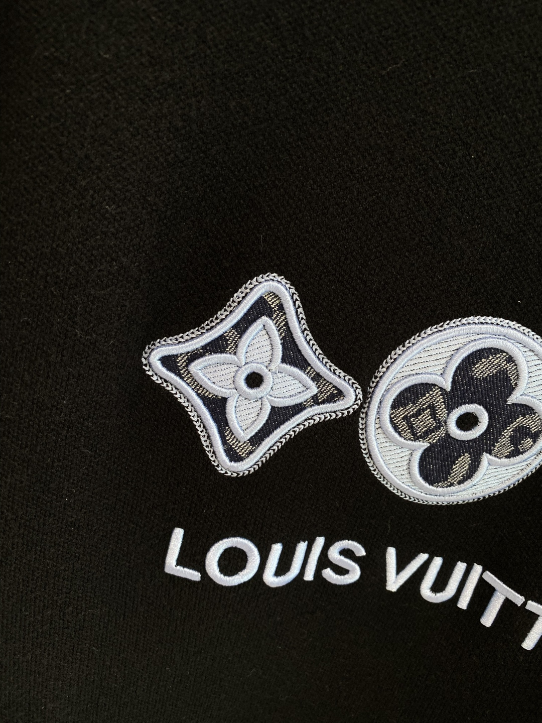 《𝙉𝙚𝙬🤍🖤驴家》2025ss秋冬季大爆款官网同款毛衣，秋冬最新款！高品质进口绵羊毛混纺面料，高密度针织