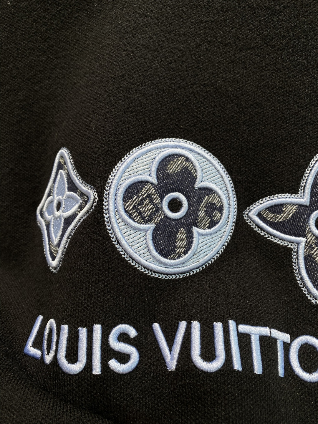 《𝙉𝙚𝙬🤍🖤驴家》2025ss秋冬季大爆款官网同款毛衣，秋冬最新款！高品质进口绵羊毛混纺面料，高密度针织