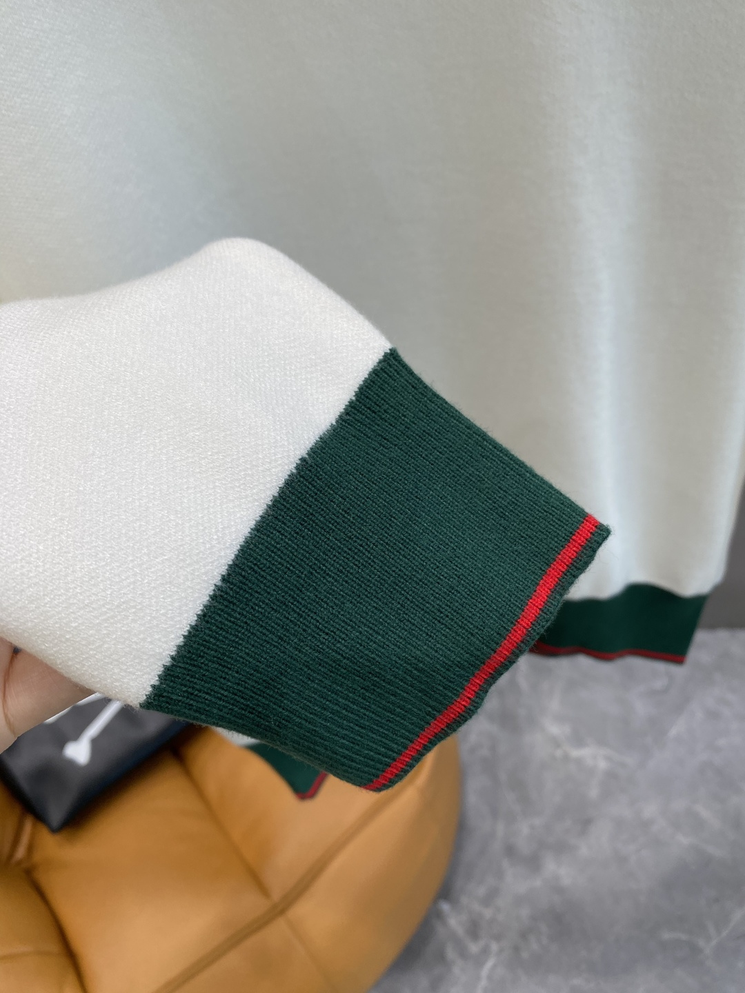 《𝙉𝙚𝙬🤍🖤古家》2025ss秋冬季大爆款官网同款毛衣，秋冬最新款！高品质进口绵羊毛混纺面料，高密度针织