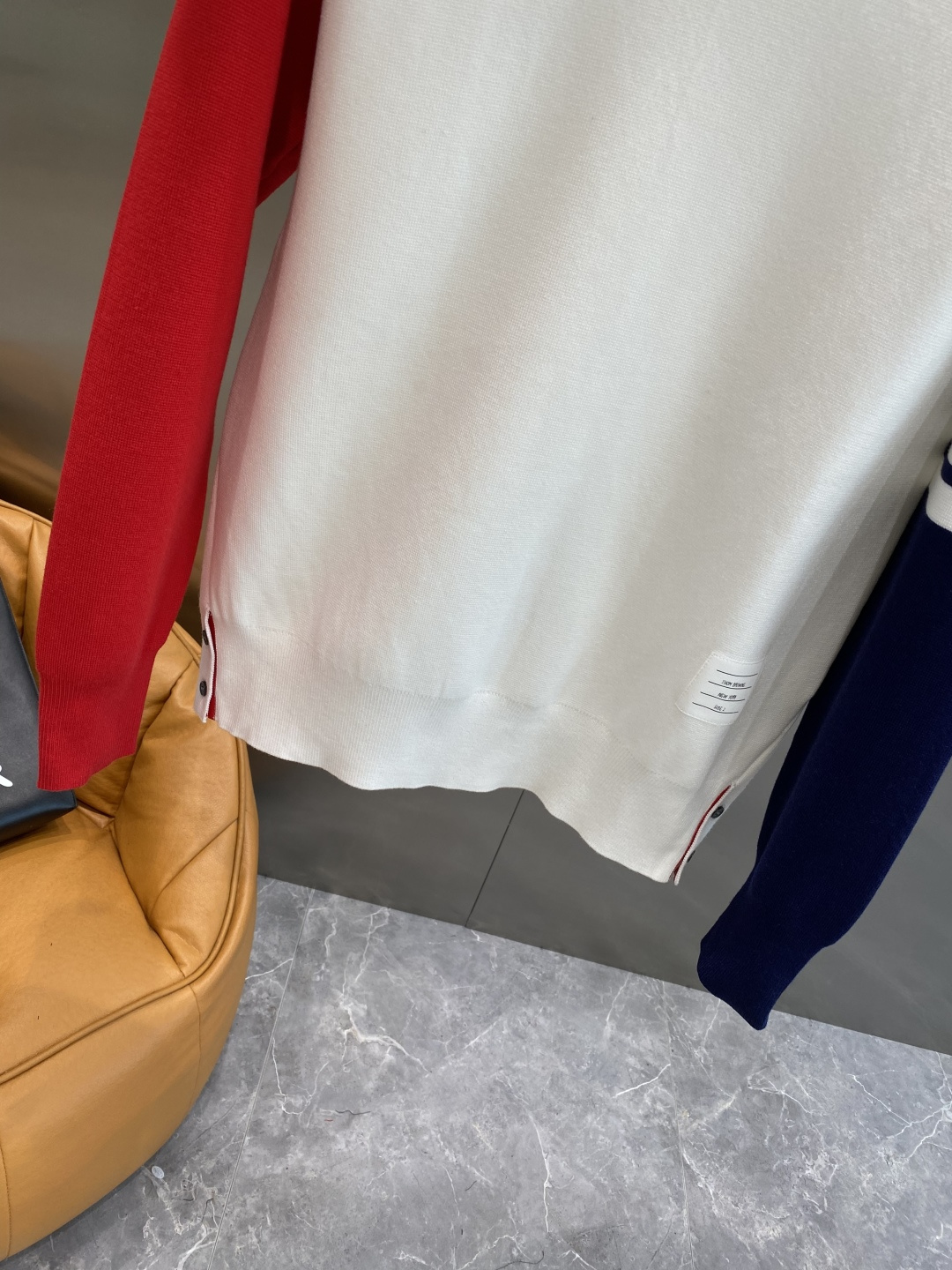 《𝙉𝙚𝙬🤍🖤TB家》2025ss秋冬季大爆款官网同款毛衣，秋冬最新款！高品质进口绵羊毛混纺面料，高密度针