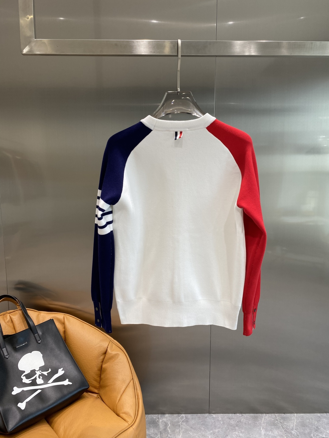 《𝙉𝙚𝙬🤍🖤TB家》2025ss秋冬季大爆款官网同款毛衣，秋冬最新款！高品质进口绵羊毛混纺面料，高密度针