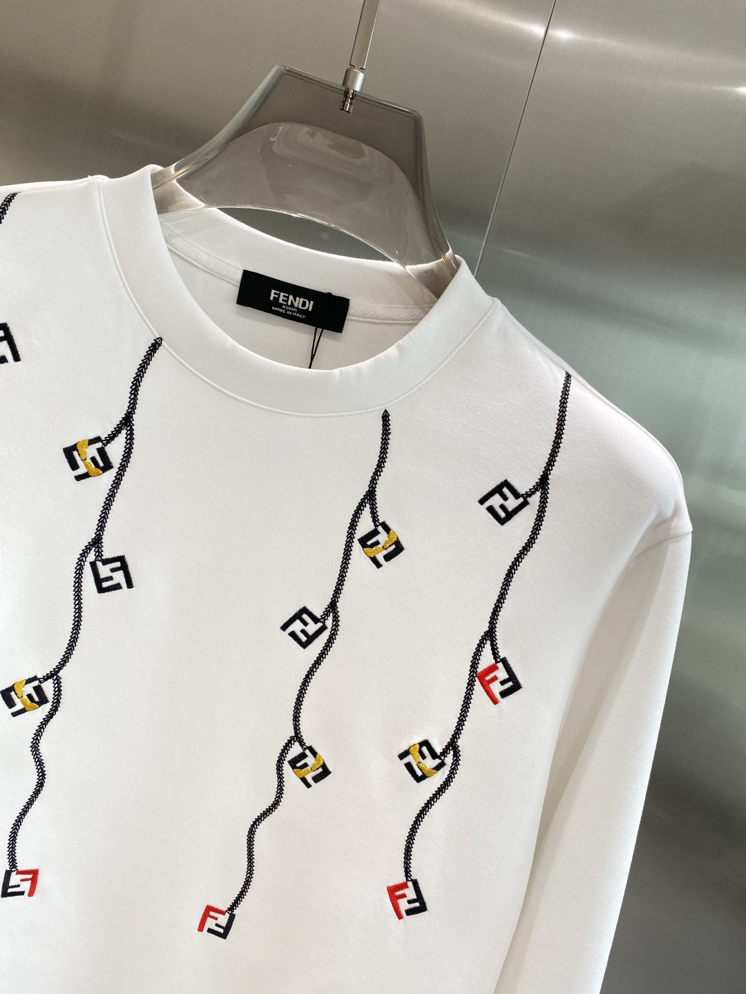 《𝙉𝙚𝙬🤍🖤芬家》25秋冬新品空气层 圆领卫衣，正面品牌标识设计，创意重释品牌标志性设计，采用400克重