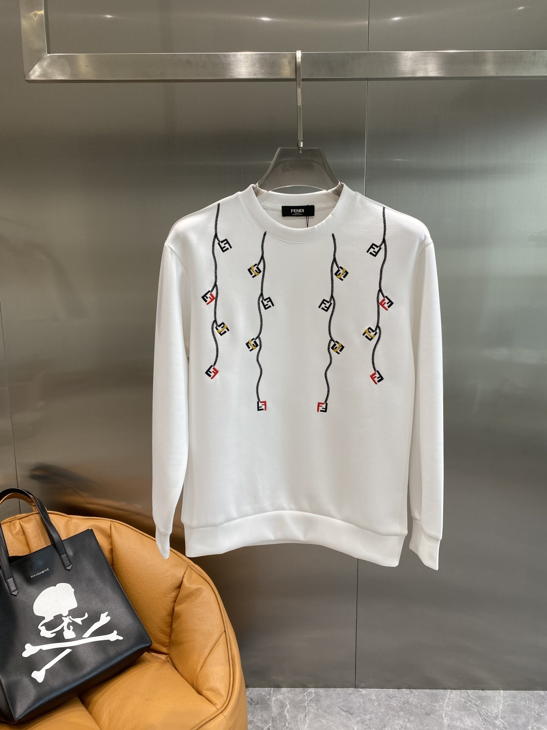 《𝙉𝙚𝙬🤍🖤芬家》25秋冬新品空气层 圆领卫衣，正面品牌标识设计，创意重释品牌标志性设计，采用400克重