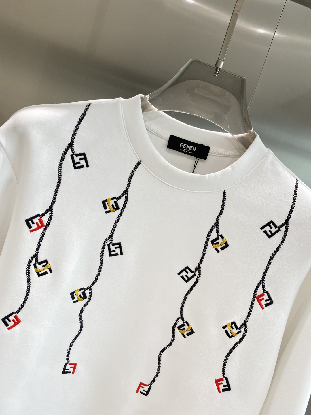 《𝙉𝙚𝙬🤍🖤芬家》25秋冬新品空气层 圆领卫衣，正面品牌标识设计，创意重释品牌标志性设计，采用400克重