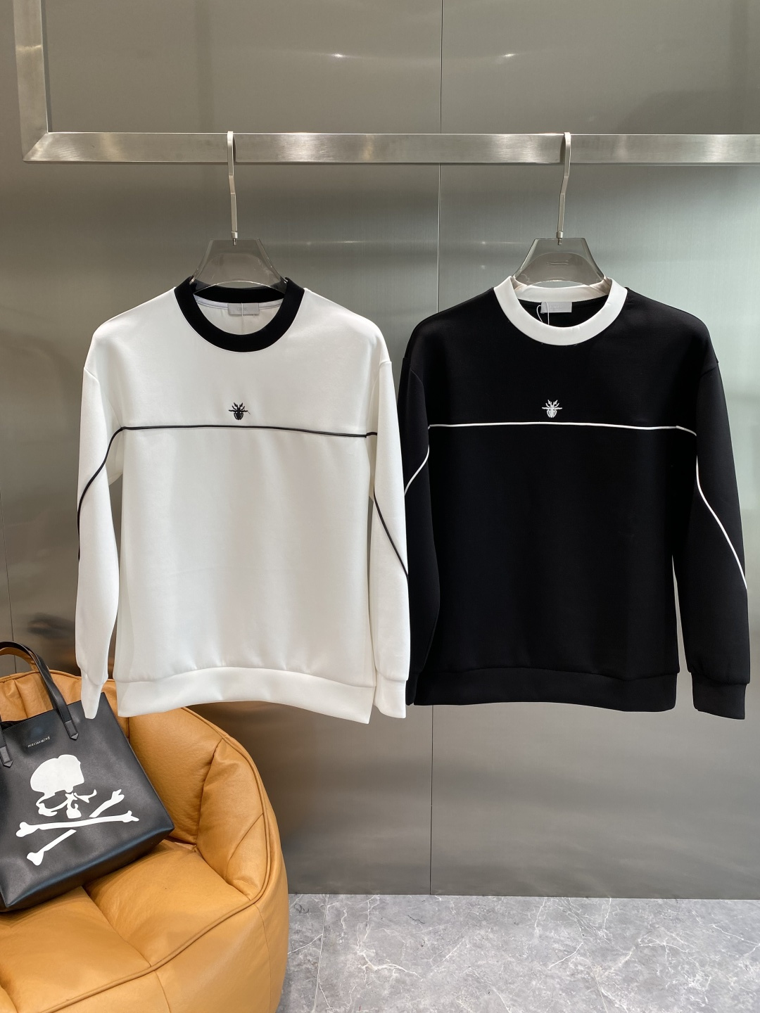 《𝙉𝙚𝙬🤍🖤迪家》25秋冬新品空气层 圆领卫衣，正面品牌标识设计，创意重释品牌标志性设计，采用400克重