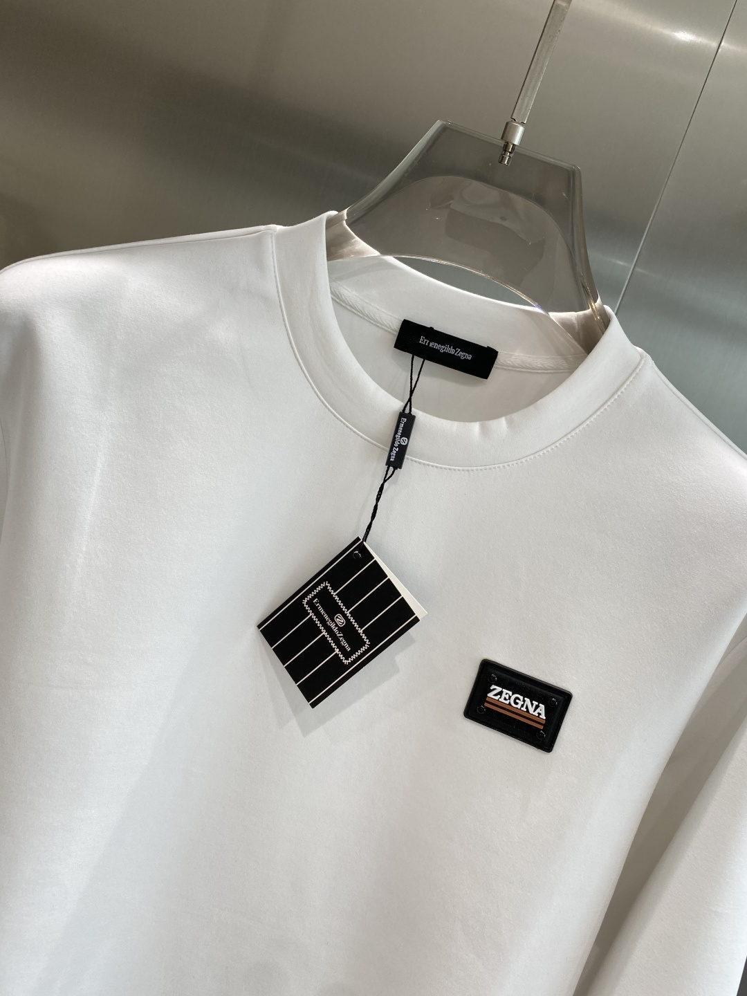 《𝙉𝙚𝙬🤍🖤杰尼家》25秋冬新品空气层 圆领卫衣，正面品牌标识设计，创意重释品牌标志性设计，采用400克