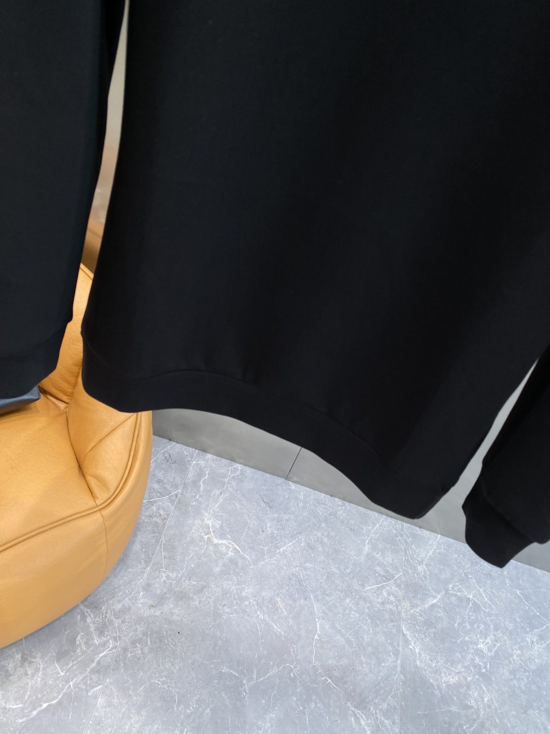 《𝙉𝙚𝙬🤍🖤杰尼家》25秋冬新品空气层 圆领卫衣，正面品牌标识设计，创意重释品牌标志性设计，采用400克