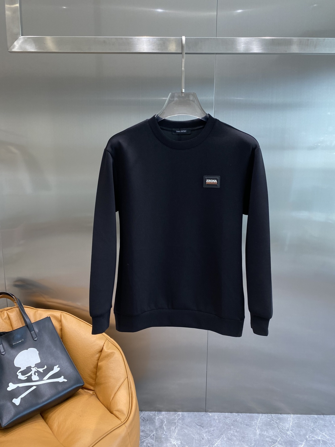 《𝙉𝙚𝙬🤍🖤杰尼家》25秋冬新品空气层 圆领卫衣，正面品牌标识设计，创意重释品牌标志性设计，采用400克