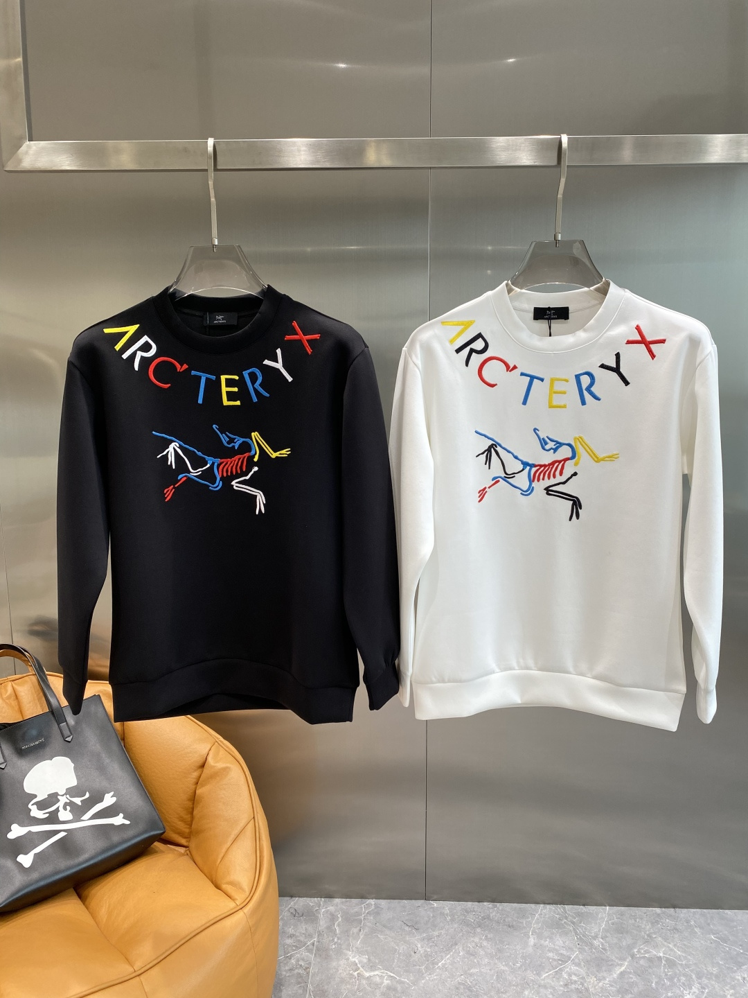 《𝙉𝙚𝙬🤍🖤鸟家》25秋冬新品空气层 圆领卫衣，正面品牌标识设计，创意重释品牌标志性设计，采用400克重