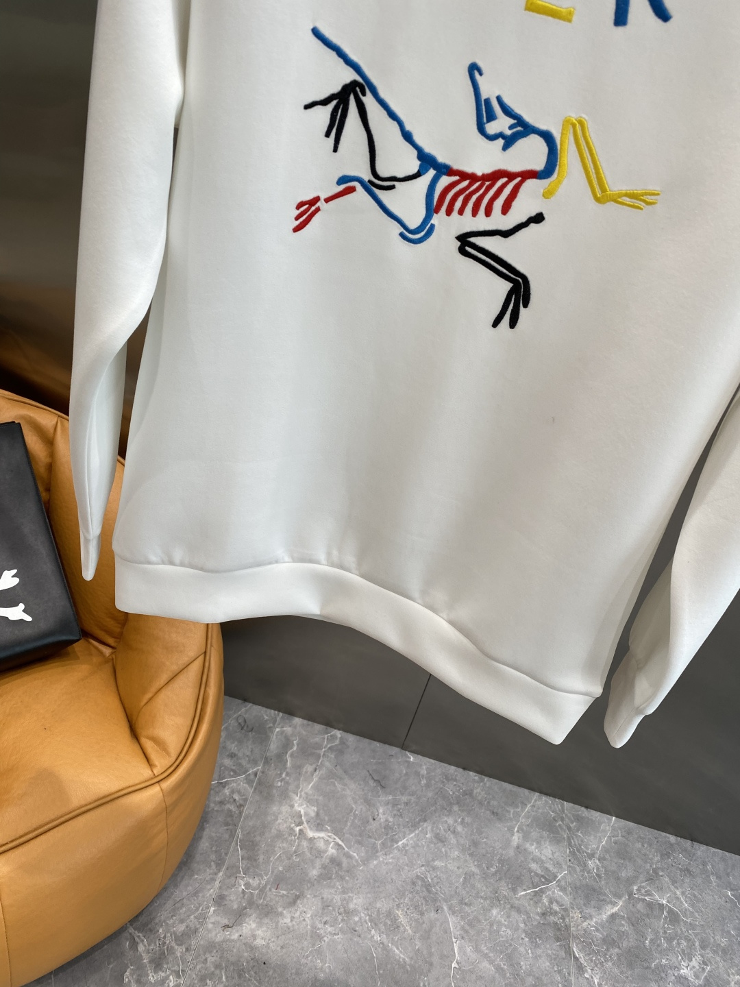 《𝙉𝙚𝙬🤍🖤鸟家》25秋冬新品空气层 圆领卫衣，正面品牌标识设计，创意重释品牌标志性设计，采用400克重