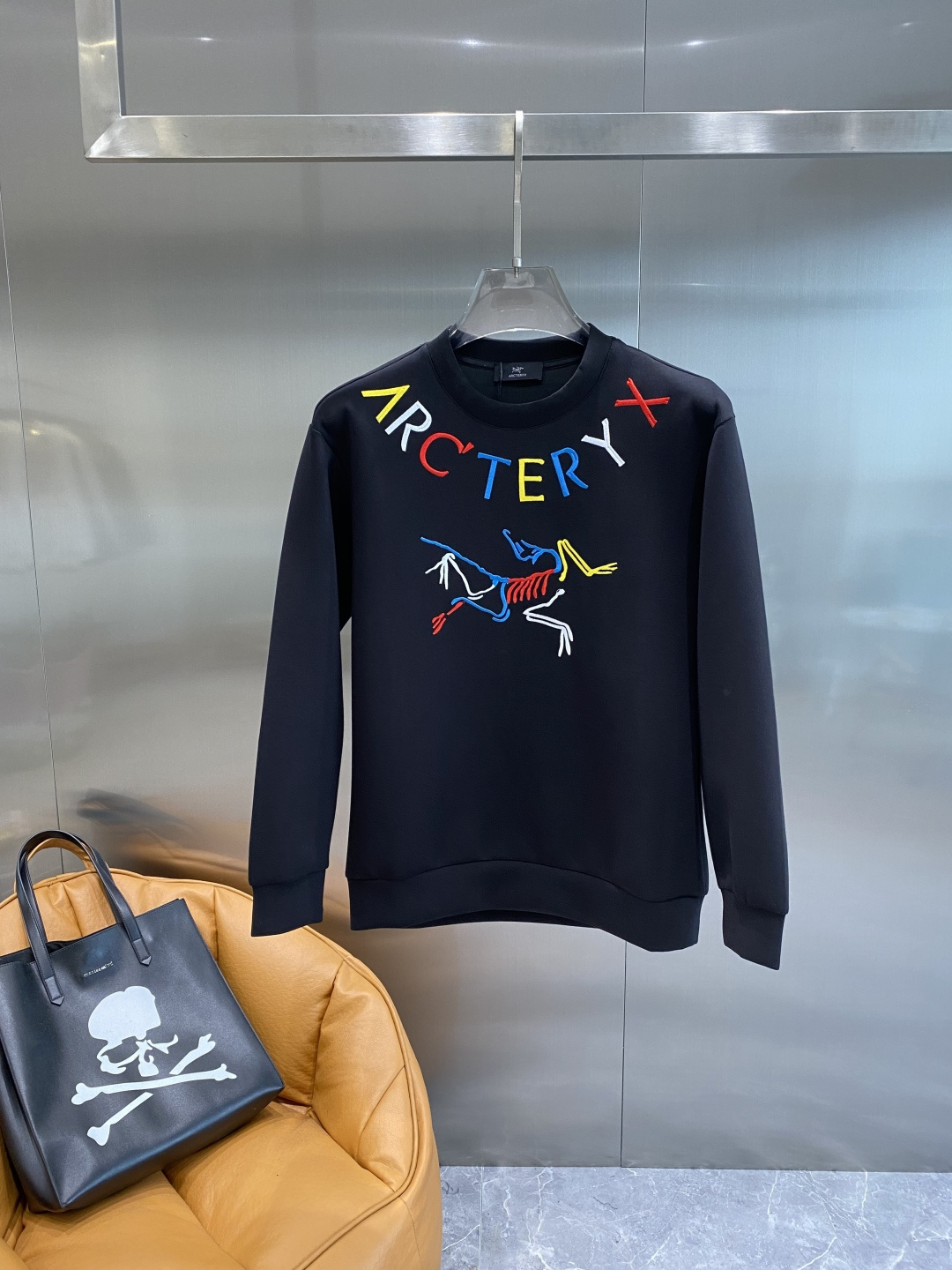 《𝙉𝙚𝙬🤍🖤鸟家》25秋冬新品空气层 圆领卫衣，正面品牌标识设计，创意重释品牌标志性设计，采用400克重