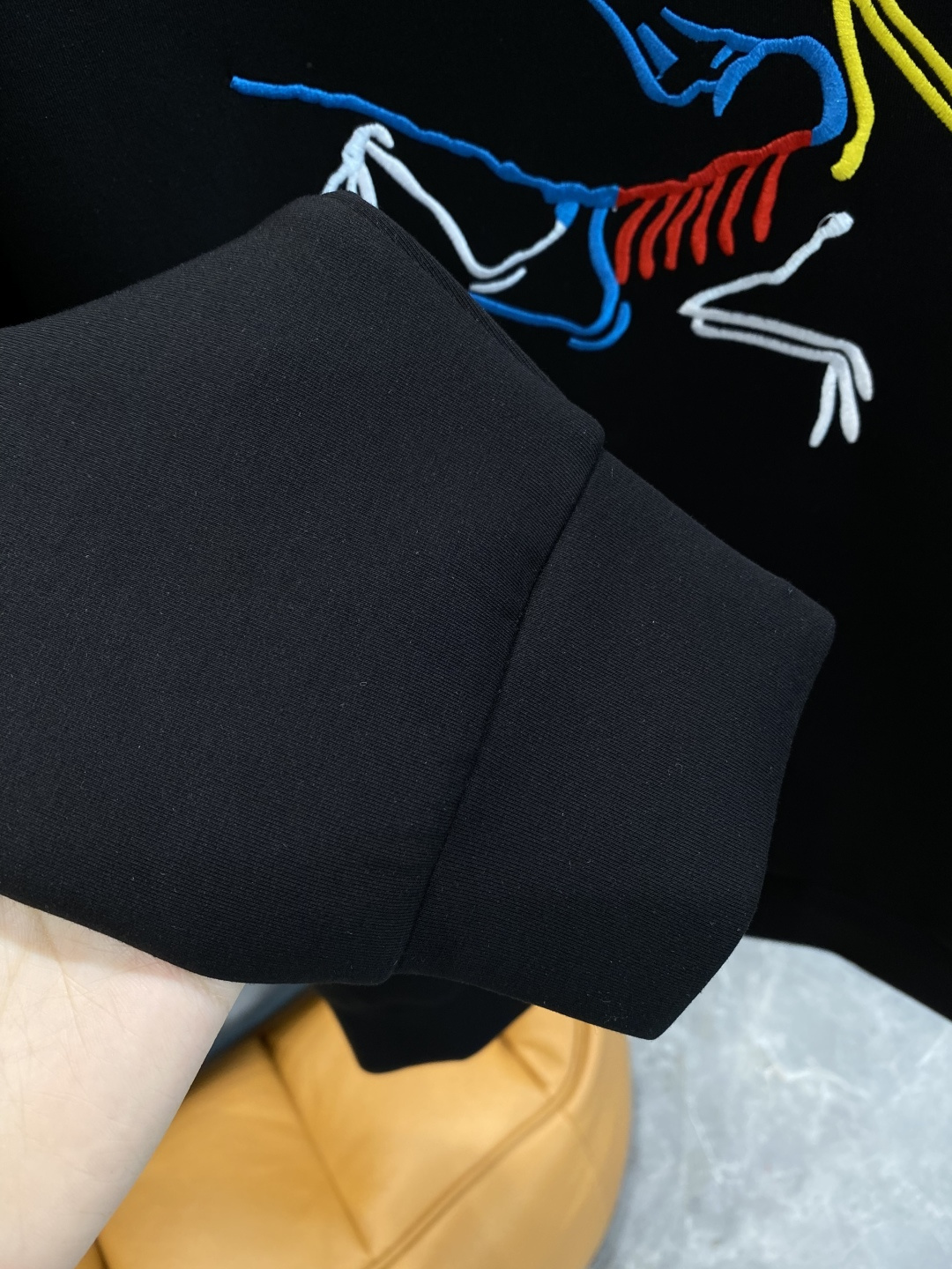 《𝙉𝙚𝙬🤍🖤鸟家》25秋冬新品空气层 圆领卫衣，正面品牌标识设计，创意重释品牌标志性设计，采用400克重