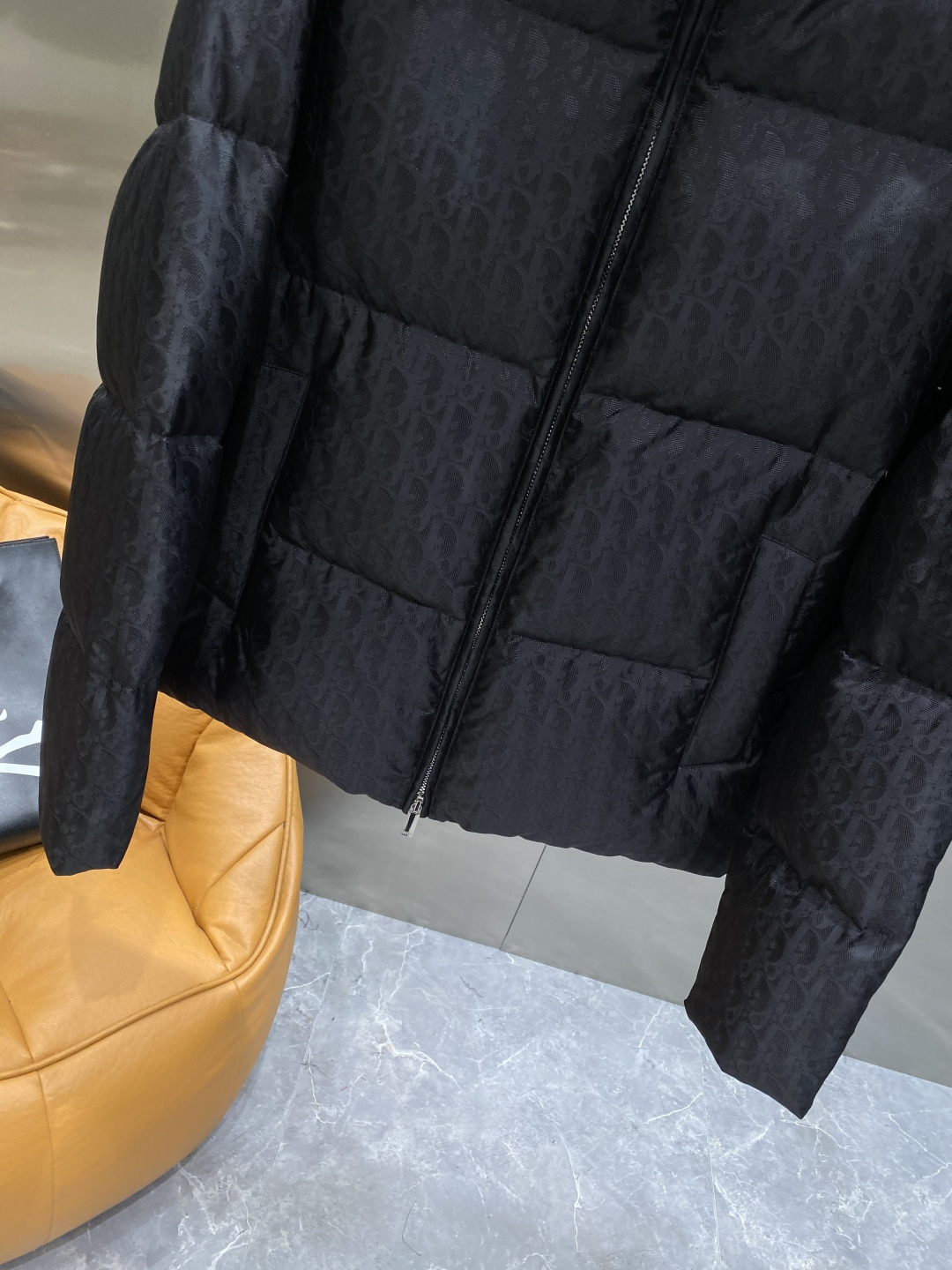 《𝙉𝙚𝙬🤍🖤迪家》2025顶级版本羽绒服2025最新款时尚设计师款羽绒外套.处处细节显工艺足够的高级 结