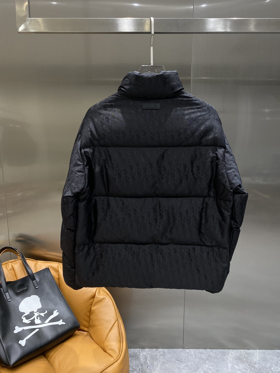 《𝙉𝙚𝙬🤍🖤迪家》2025顶级版本羽绒服2025最新款时尚设计师款羽绒外套.处处细节显工艺足够的高级 结