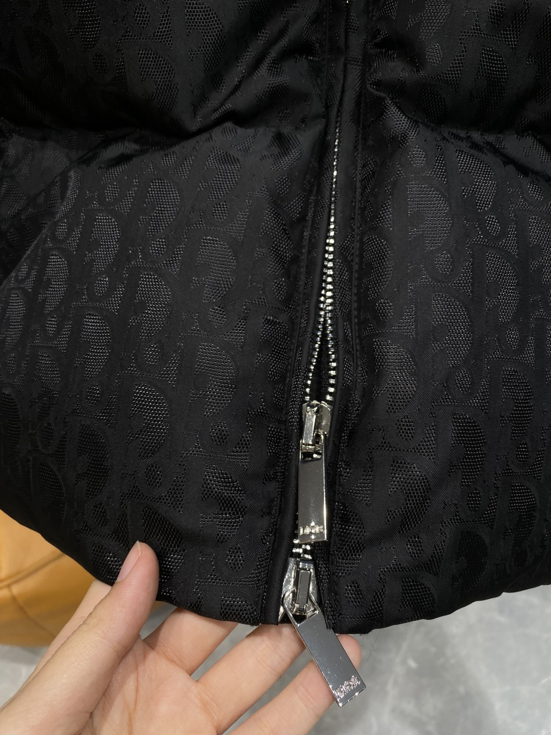 《𝙉𝙚𝙬🤍🖤迪家》2025顶级版本羽绒服2025最新款时尚设计师款羽绒外套.处处细节显工艺足够的高级 结