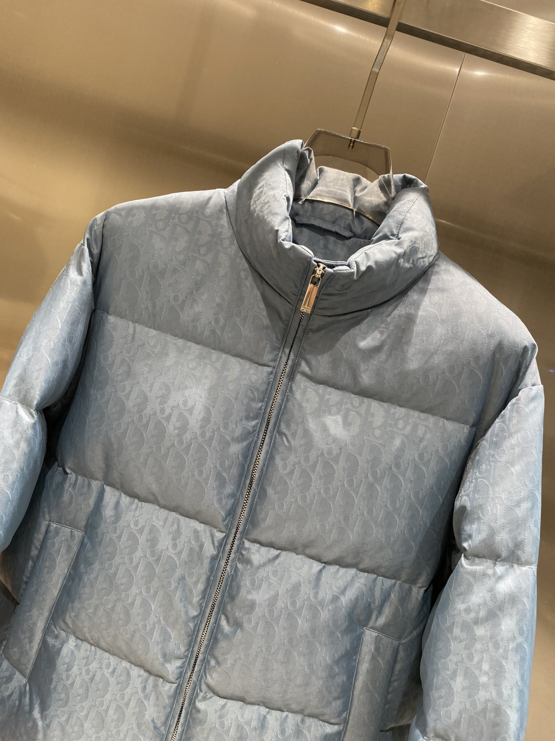 《𝙉𝙚𝙬🤍🖤迪家》2025顶级版本羽绒服2025最新款时尚设计师款羽绒外套.处处细节显工艺足够的高级 结