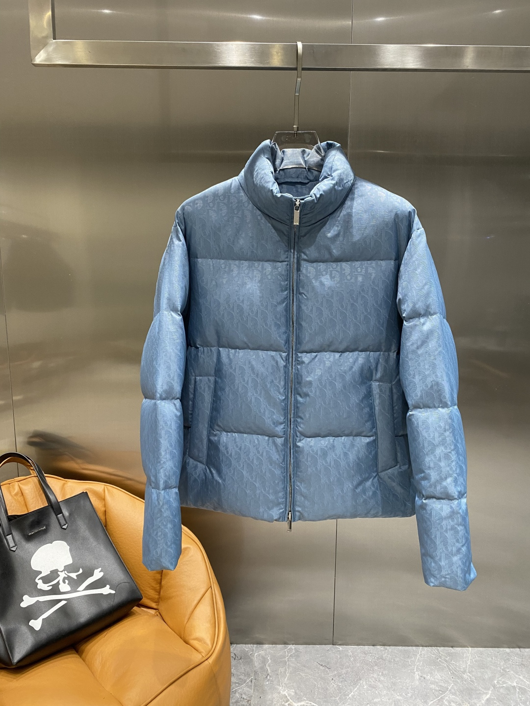 《𝙉𝙚𝙬🤍🖤迪家》2025顶级版本羽绒服2025最新款时尚设计师款羽绒外套.处处细节显工艺足够的高级 结