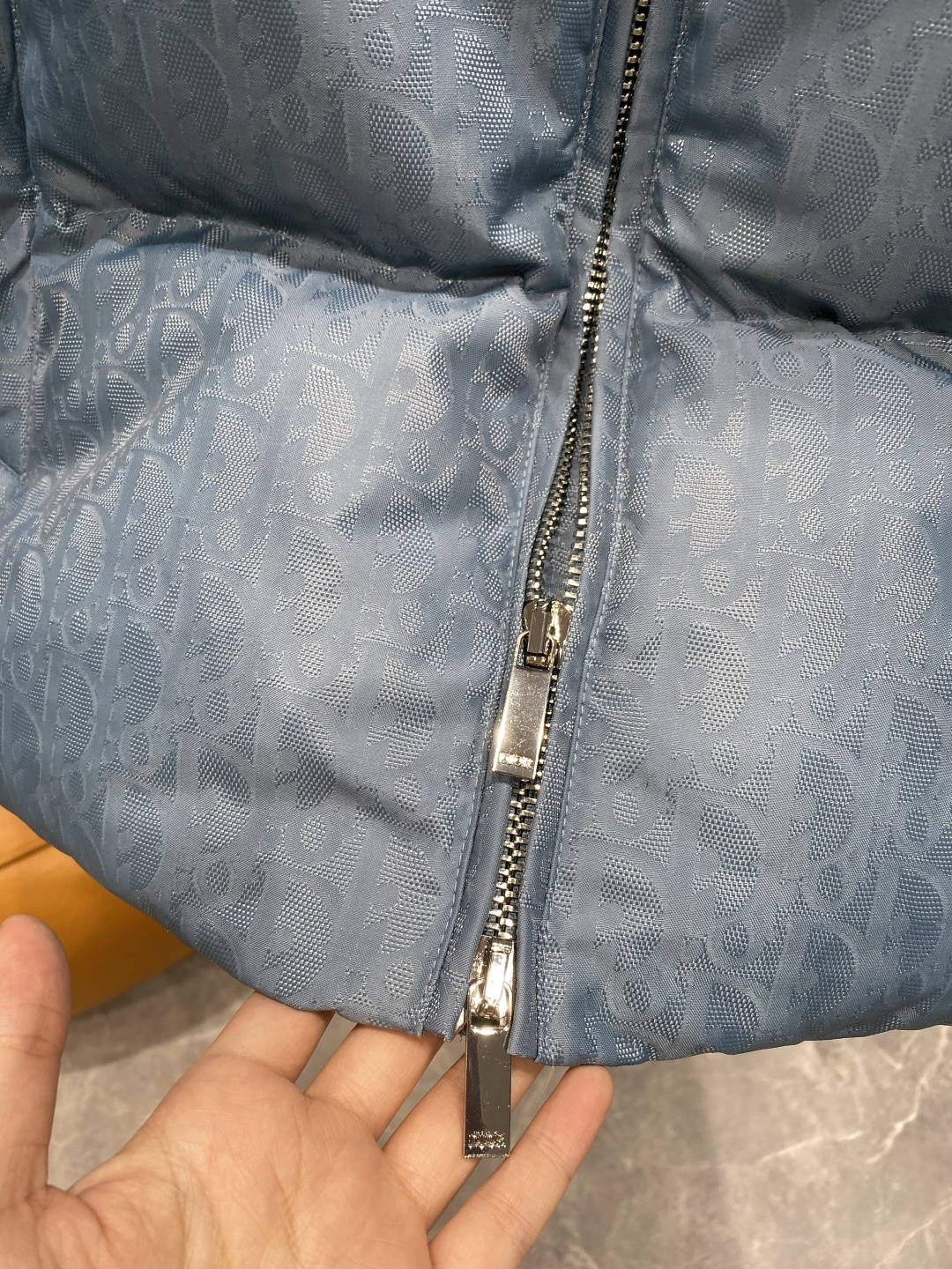 《𝙉𝙚𝙬🤍🖤迪家》2025顶级版本羽绒服2025最新款时尚设计师款羽绒外套.处处细节显工艺足够的高级 结