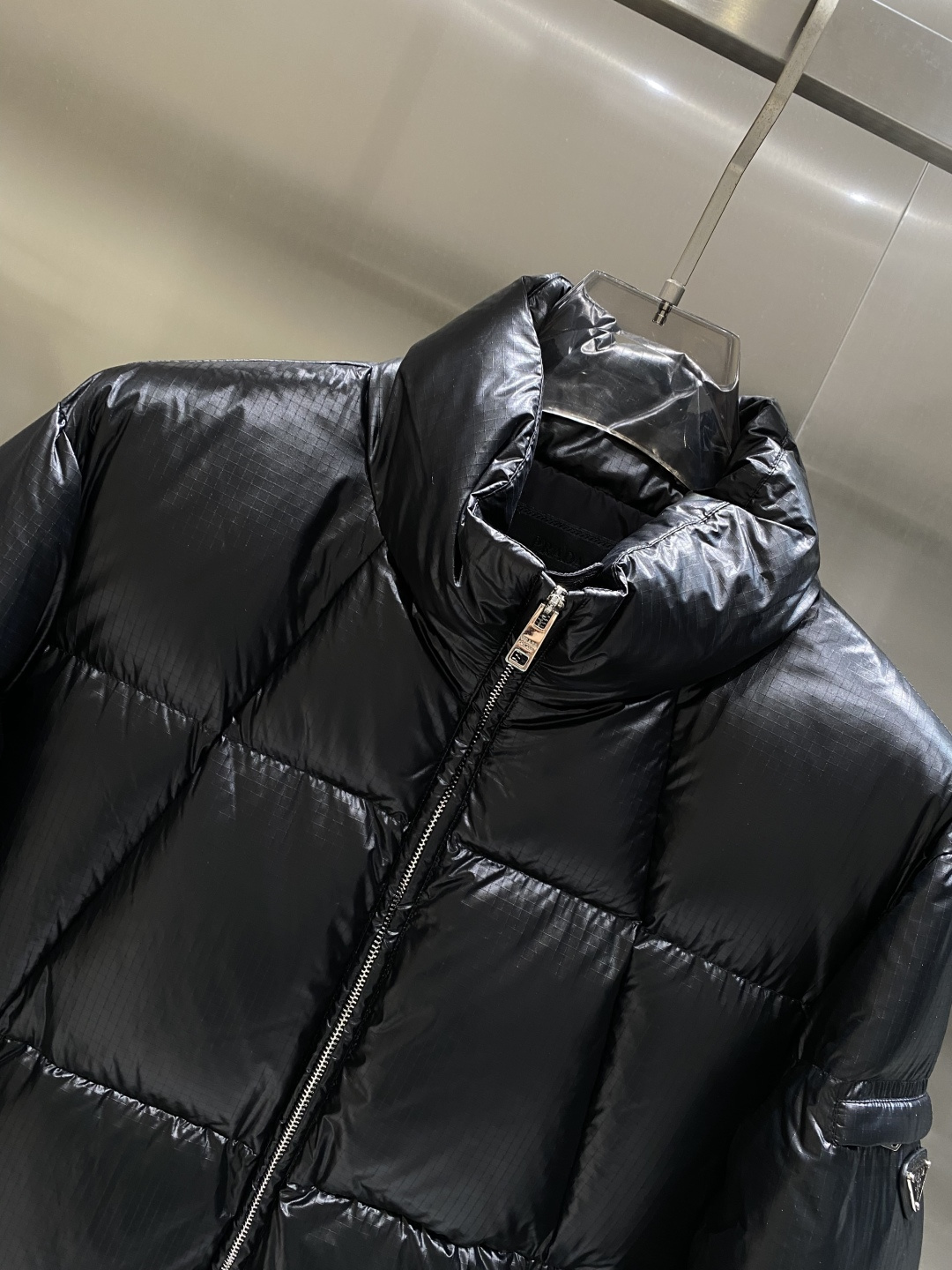 《𝙉𝙚𝙬🤍🖤普家》独家专供秋冬新款羽绒服。贸易公司渠道稀出，降温天气必备的保暖单品，不论是日常还是户外运