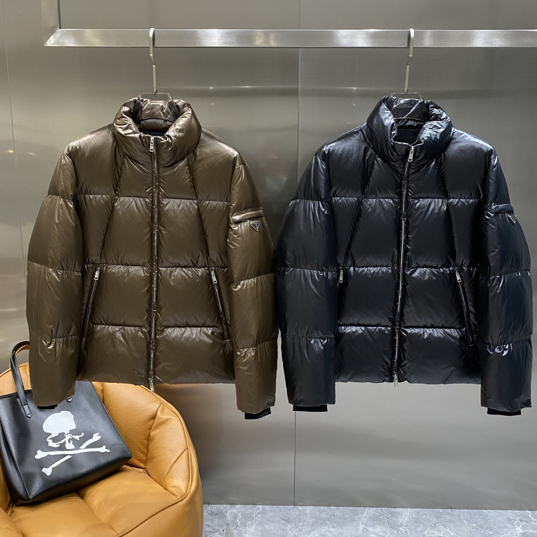 《𝙉𝙚𝙬🤍🖤普家》独家专供秋冬新款羽绒服。贸易公司渠道稀出，降温天气必备的保暖单品，不论是日常还是户外运