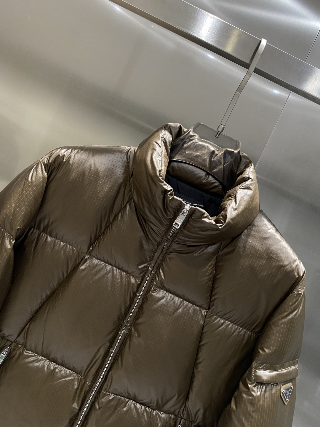 《𝙉𝙚𝙬🤍🖤普家》独家专供秋冬新款羽绒服。贸易公司渠道稀出，降温天气必备的保暖单品，不论是日常还是户外运