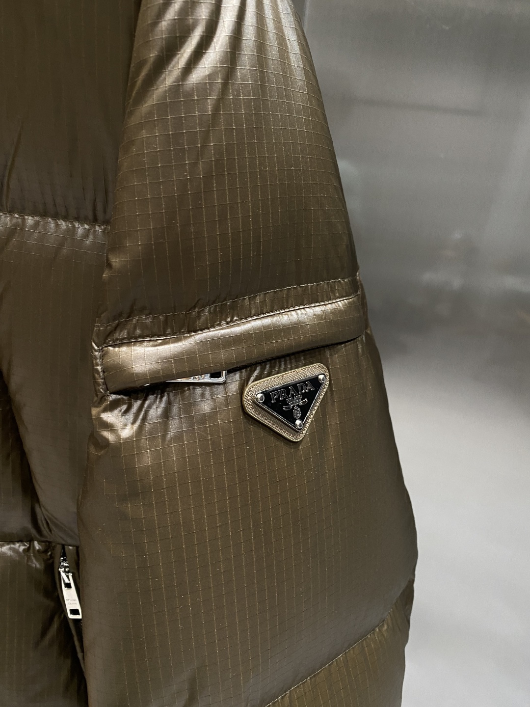 《𝙉𝙚𝙬🤍🖤普家》独家专供秋冬新款羽绒服。贸易公司渠道稀出，降温天气必备的保暖单品，不论是日常还是户外运